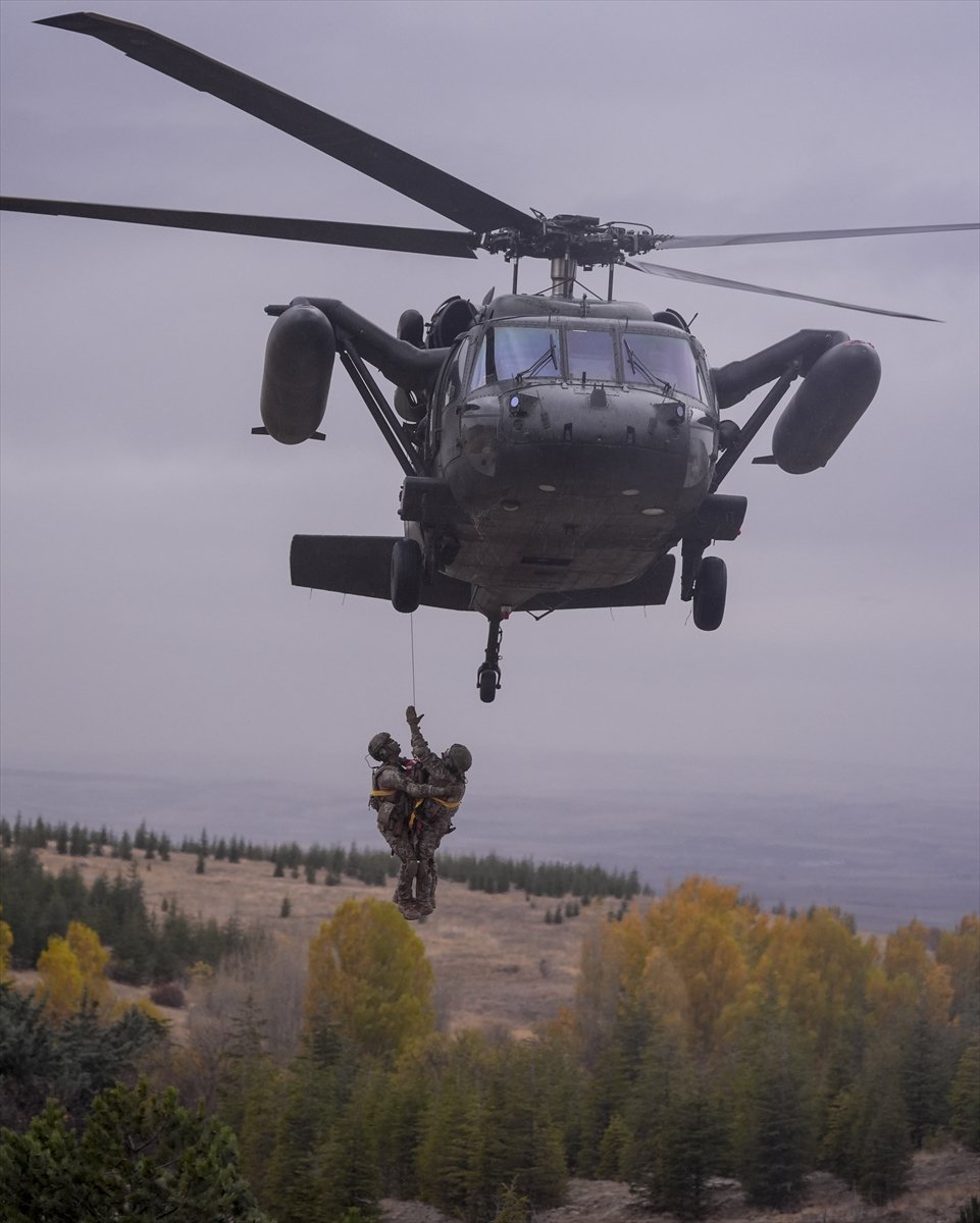 TSK'nın göz bebeği 'bordo bereliler' hayat kurtaran eğitimler alıyor