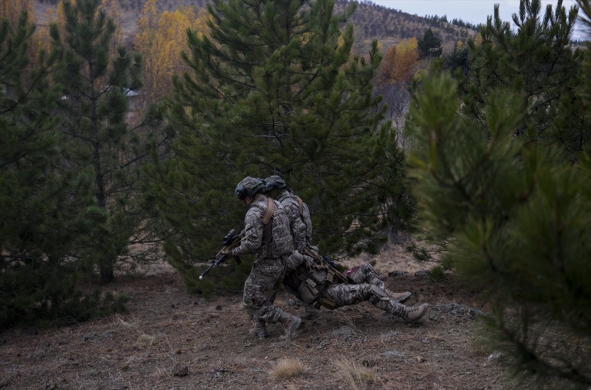 TSK'nın göz bebeği 'bordo bereliler' hayat kurtaran eğitimler alıyor