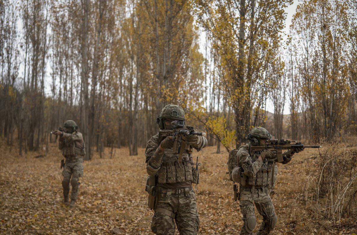 TSK'nın göz bebeği 'bordo bereliler' hayat kurtaran eğitimler alıyor