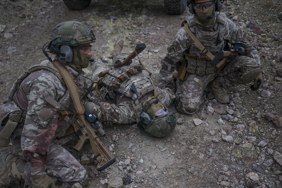 TSK'nın göz bebeği 'bordo bereliler' hayat kurtaran eğitimler alıyor