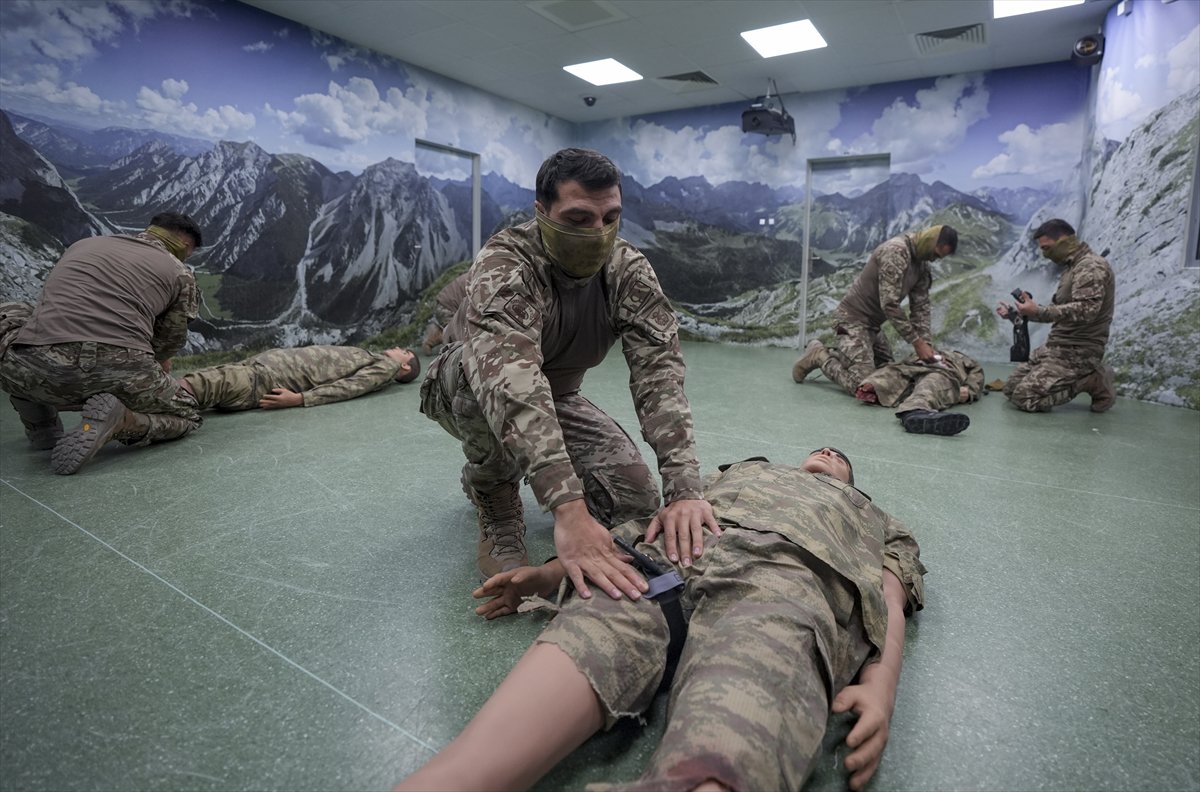 TSK'nın göz bebeği 'bordo bereliler' hayat kurtaran eğitimler alıyor