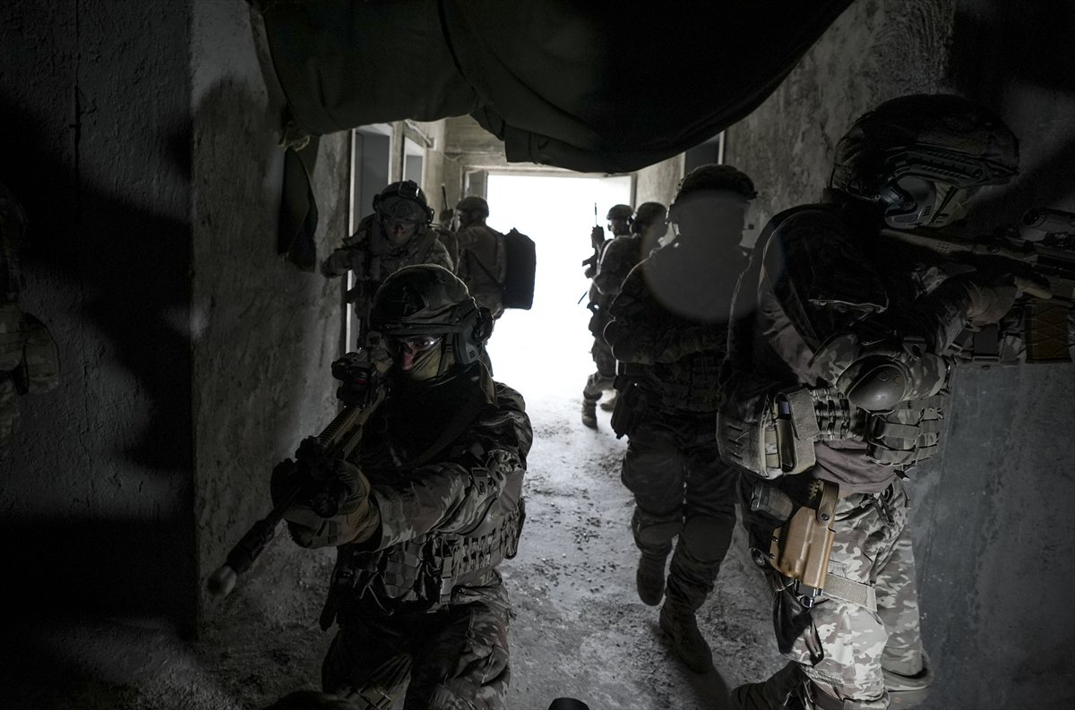 TSK'nın göz bebeği 'bordo bereliler' hayat kurtaran eğitimler alıyor