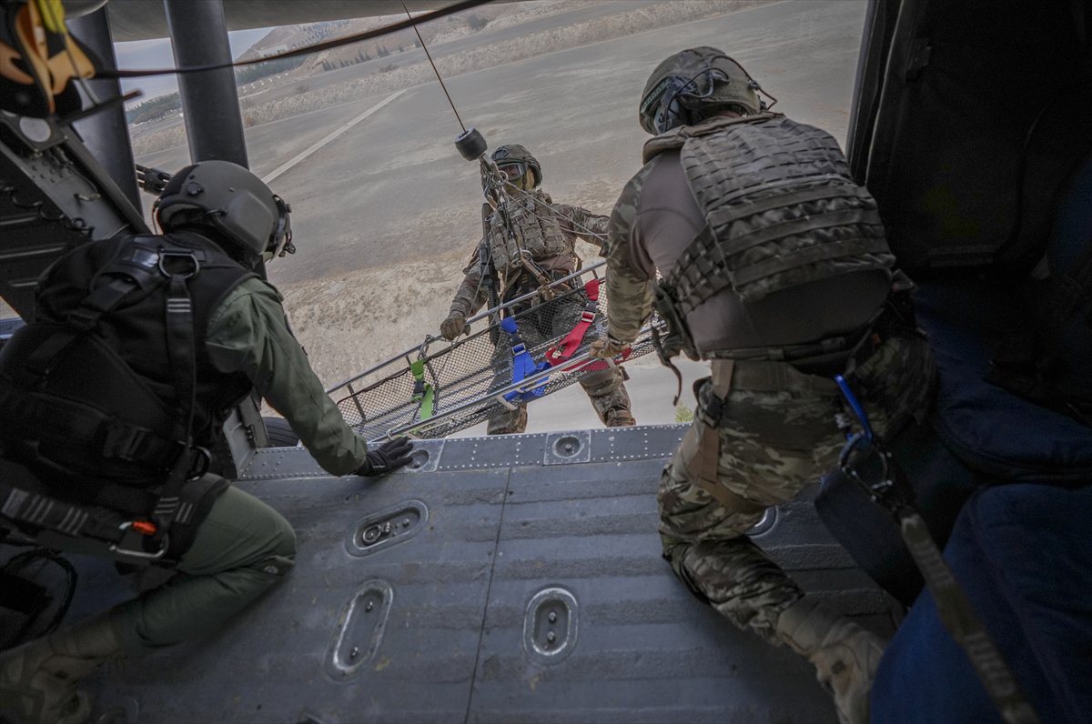 TSK'nın göz bebeği 'bordo bereliler' hayat kurtaran eğitimler alıyor