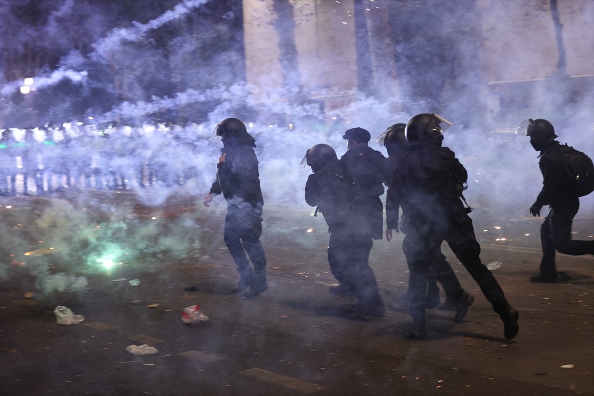 Gürcistan'da AB yanlısı göstericilerin hükümet karşıtı eylemlerine polis müdahalesi