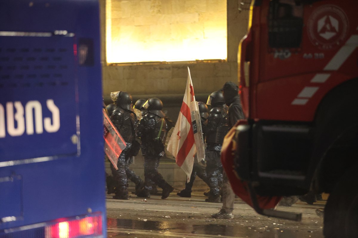 Gürcistan'da AB yanlısı göstericilerin hükümet karşıtı eylemlerine polis müdahalesi