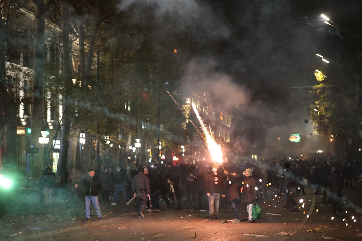 Gürcistan'da AB yanlısı göstericilerin hükümet karşıtı eylemlerine polis müdahalesi