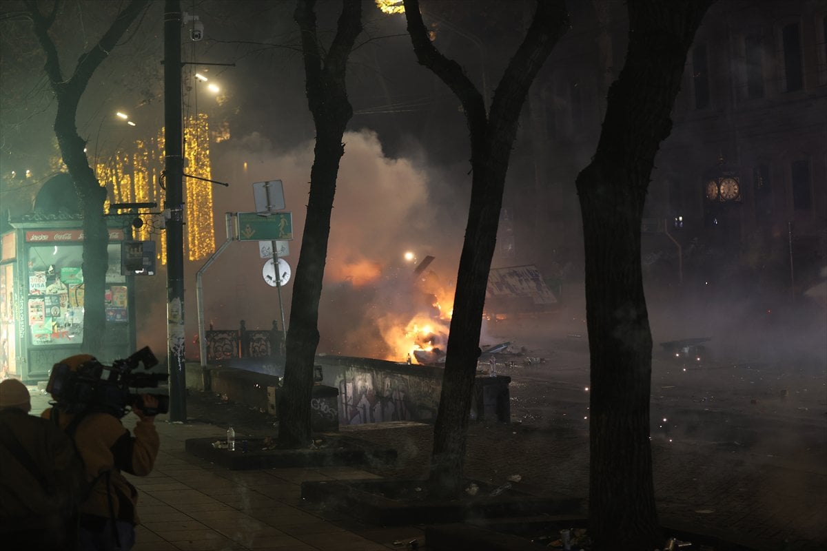 Gürcistan'da AB yanlısı göstericilerin hükümet karşıtı eylemlerine polis müdahalesi