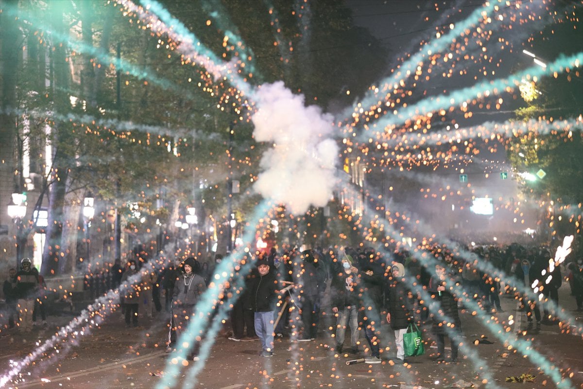 Gürcistan'da AB yanlısı göstericilerin hükümet karşıtı eylemlerine polis müdahalesi