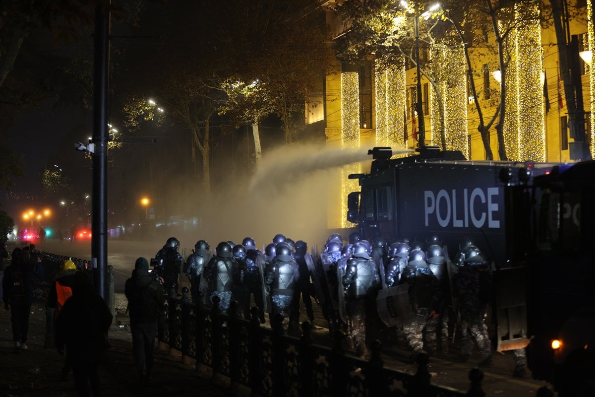 Gürcistan'da AB yanlısı göstericilerin hükümet karşıtı eylemlerine polis müdahalesi