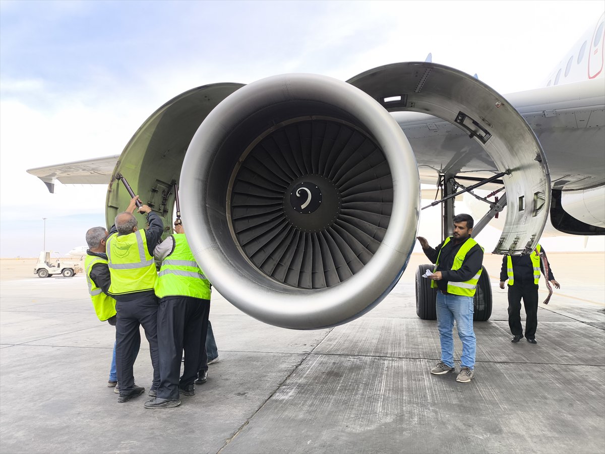 Şam Uluslararası Havalimanı'nda bulunan uçaklar tamir ediliyor