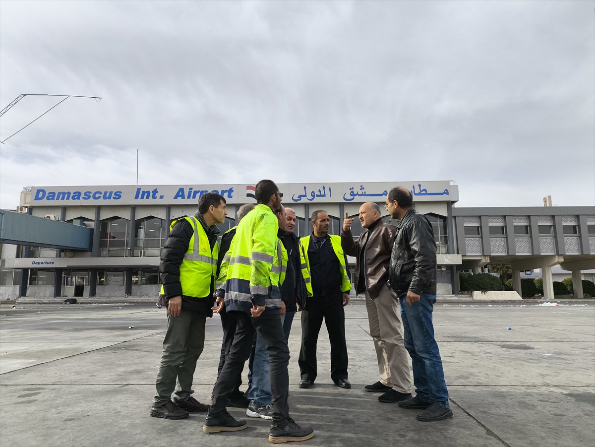 Şam Uluslararası Havalimanı'nda bulunan uçaklar tamir ediliyor