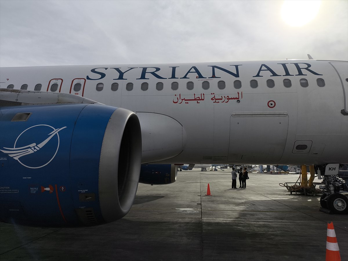 Şam Uluslararası Havalimanı'nda bulunan uçaklar tamir ediliyor