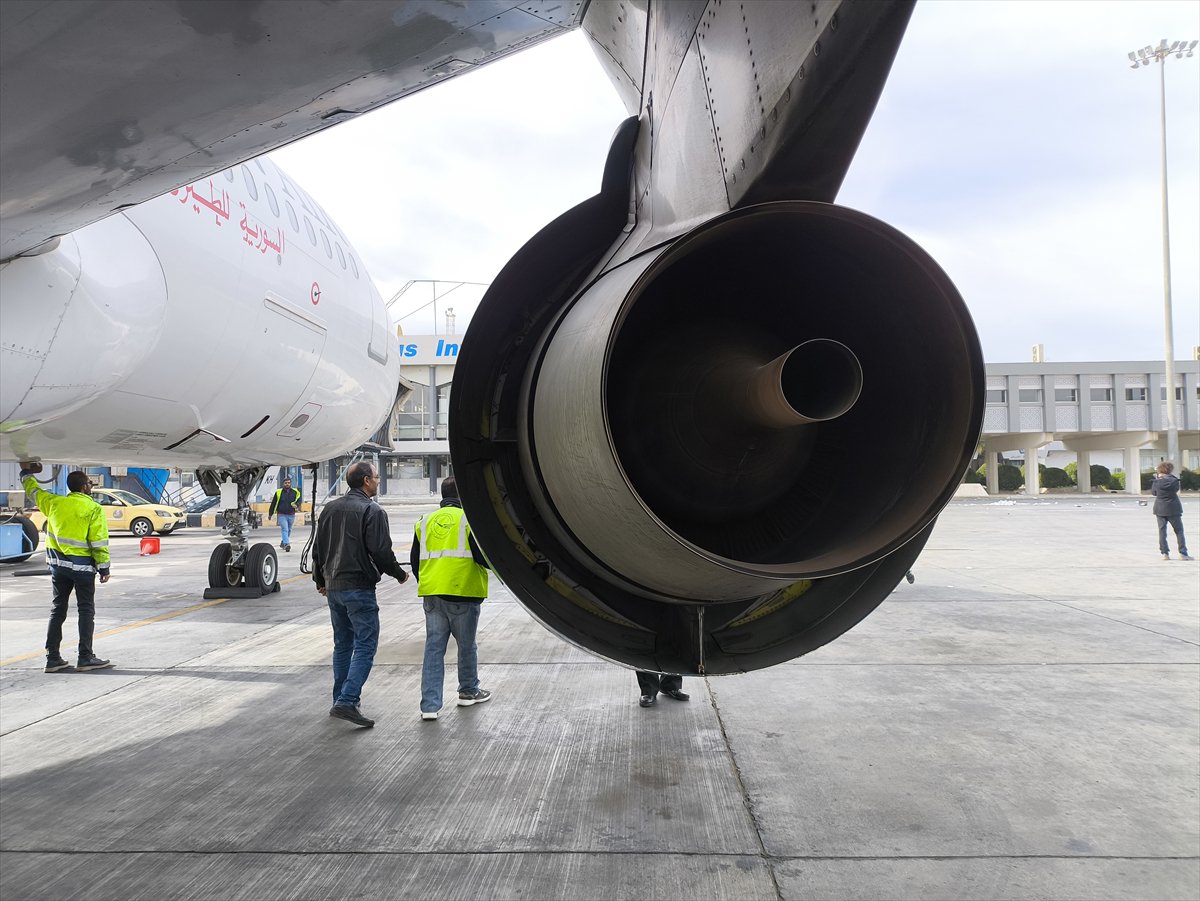 Şam Uluslararası Havalimanı'nda bulunan uçaklar tamir ediliyor