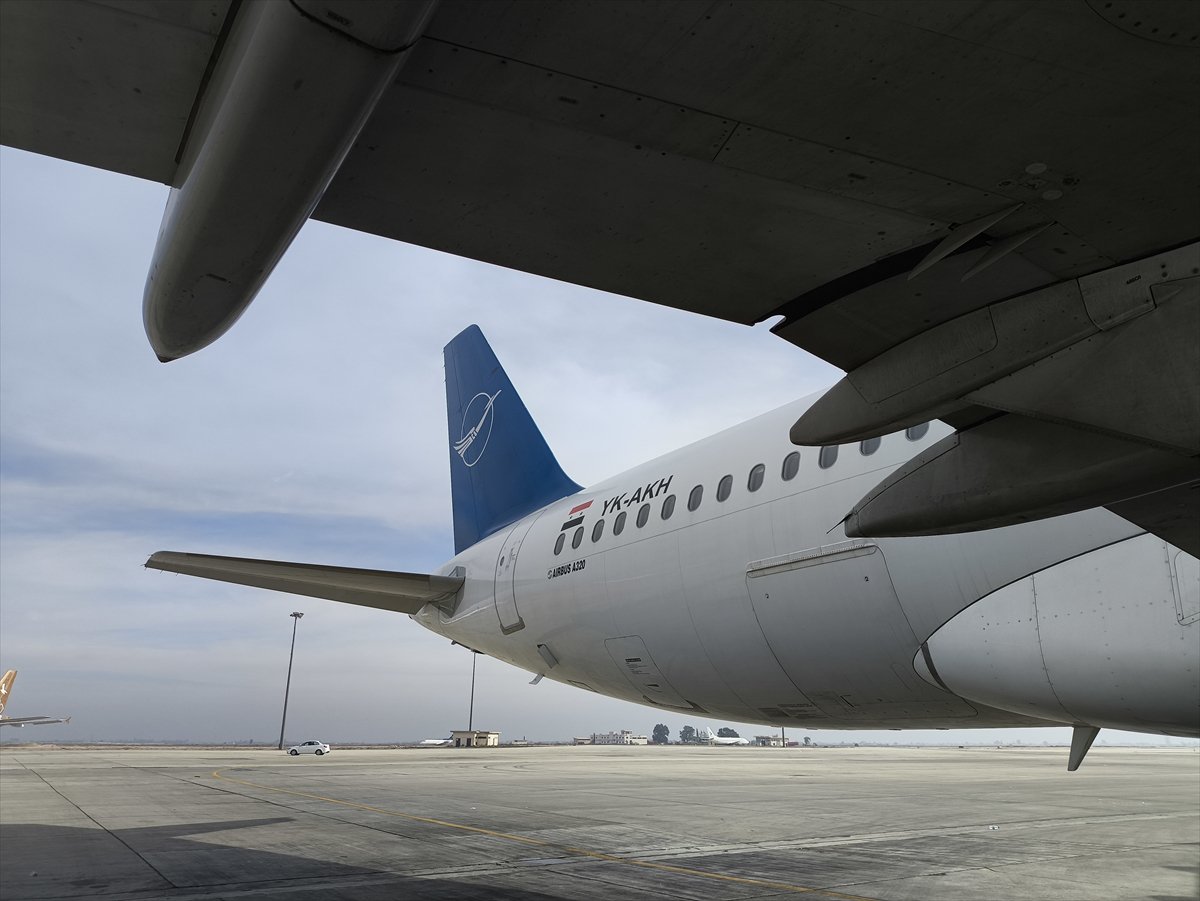 Şam Uluslararası Havalimanı'nda bulunan uçaklar tamir ediliyor