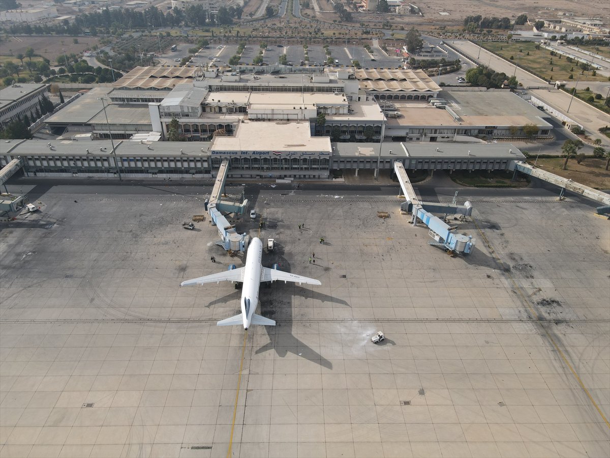 Şam Uluslararası Havalimanı'nda bulunan uçaklar tamir ediliyor