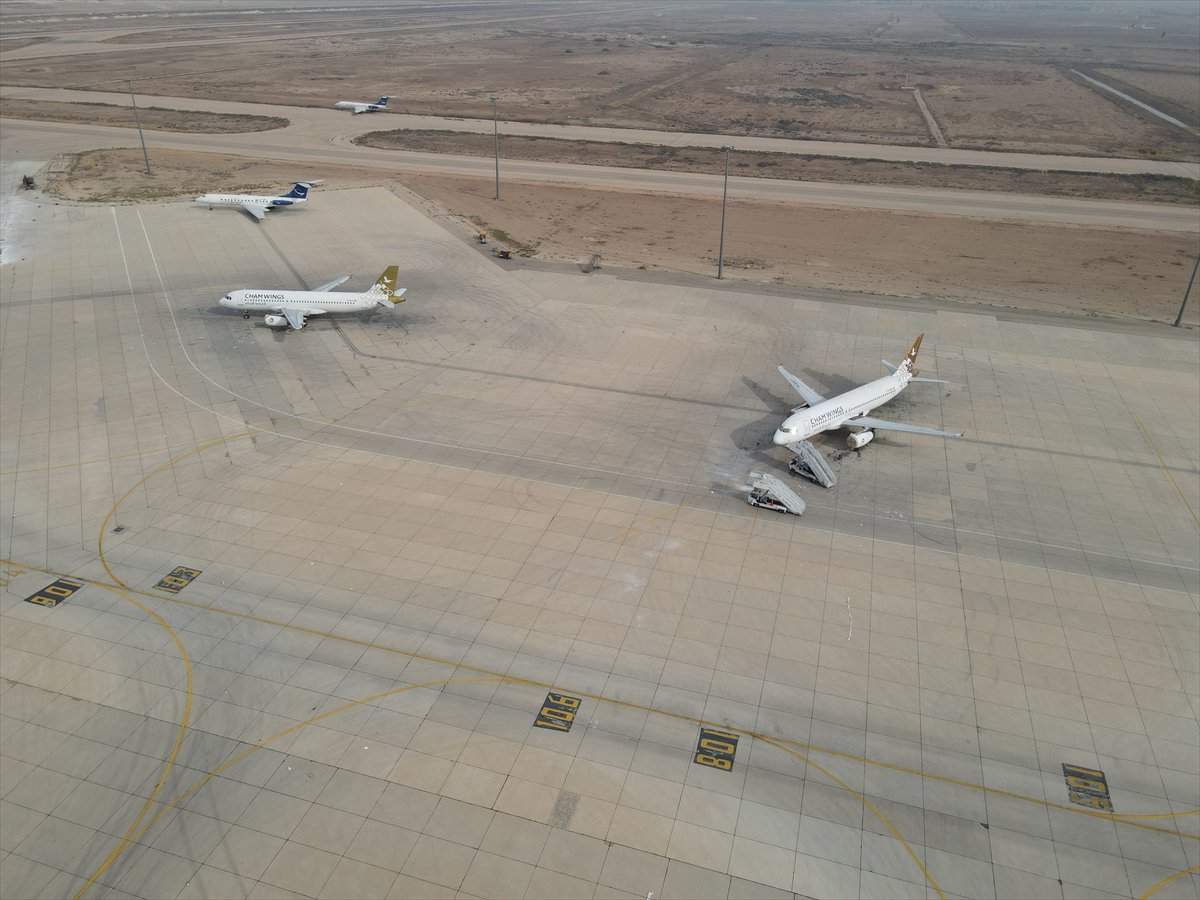 Şam Uluslararası Havalimanı'nda bulunan uçaklar tamir ediliyor