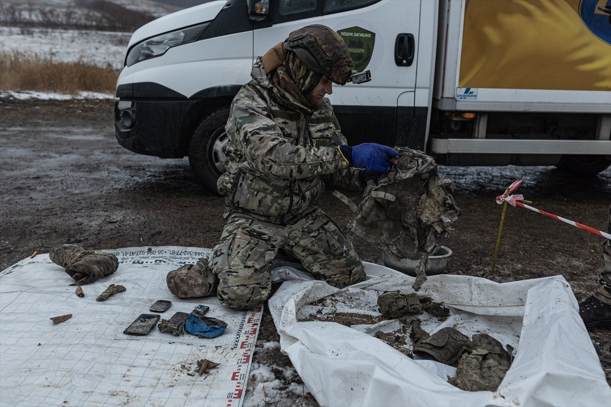 Savaşta terk edilen insanların kalıntılarını aramak için Ukraynalı gönüllülerden grup oluşturuldu