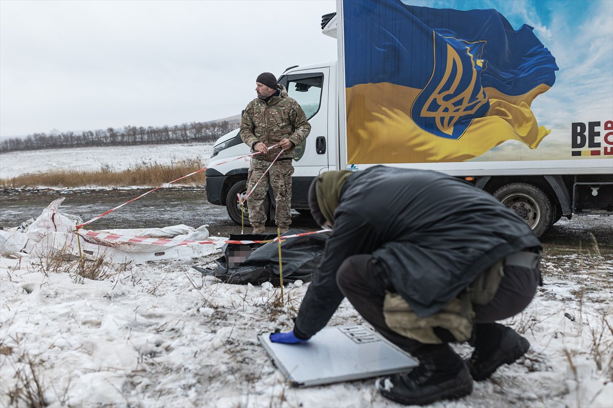 Savaşta terk edilen insanların kalıntılarını aramak için Ukraynalı gönüllülerden grup oluşturuldu