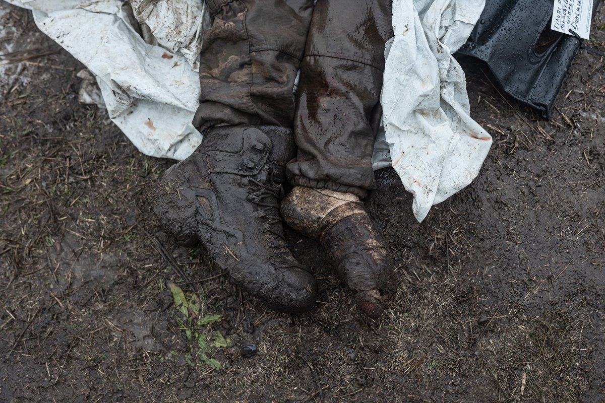 Savaşta terk edilen insanların kalıntılarını aramak için Ukraynalı gönüllülerden grup oluşturuldu