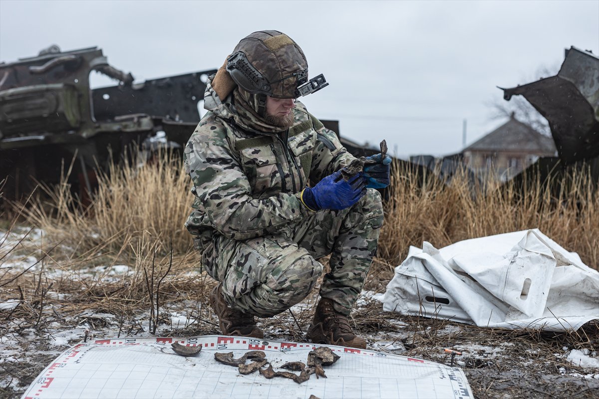 Savaşta terk edilen insanların kalıntılarını aramak için Ukraynalı gönüllülerden grup oluşturuldu
