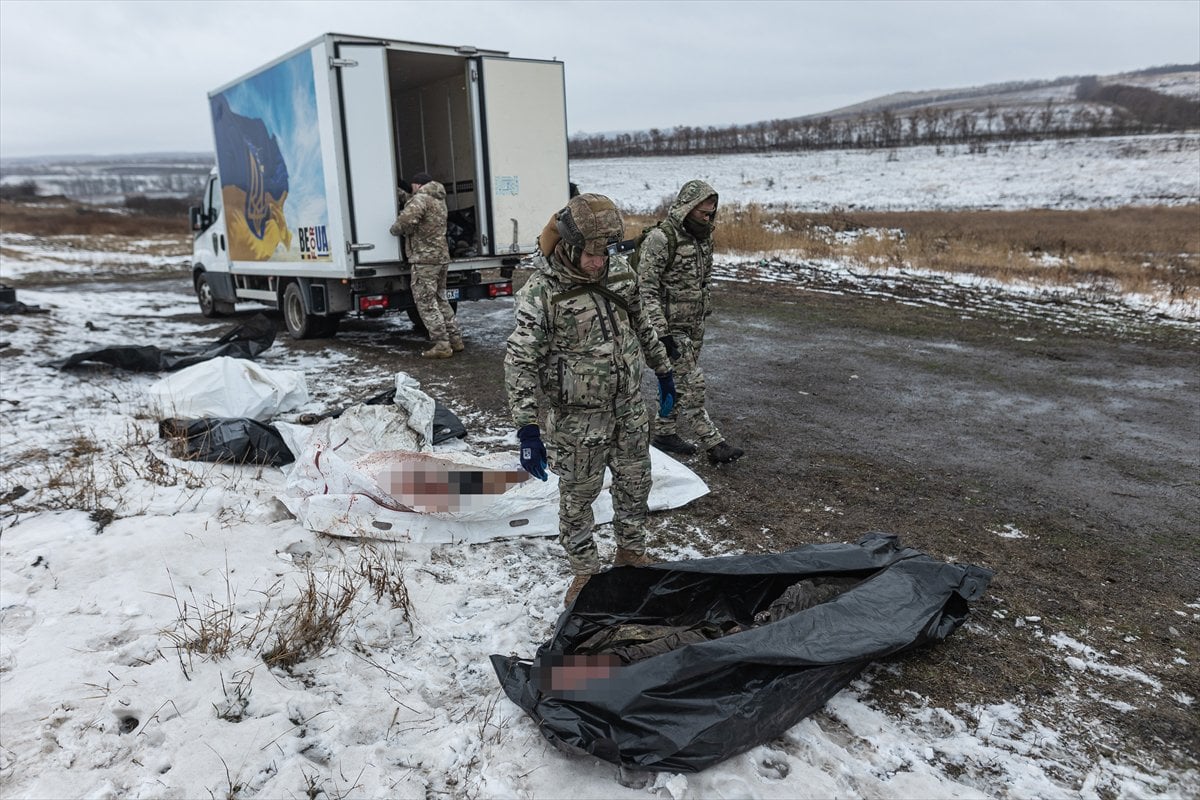 Savaşta terk edilen insanların kalıntılarını aramak için Ukraynalı gönüllülerden grup oluşturuldu