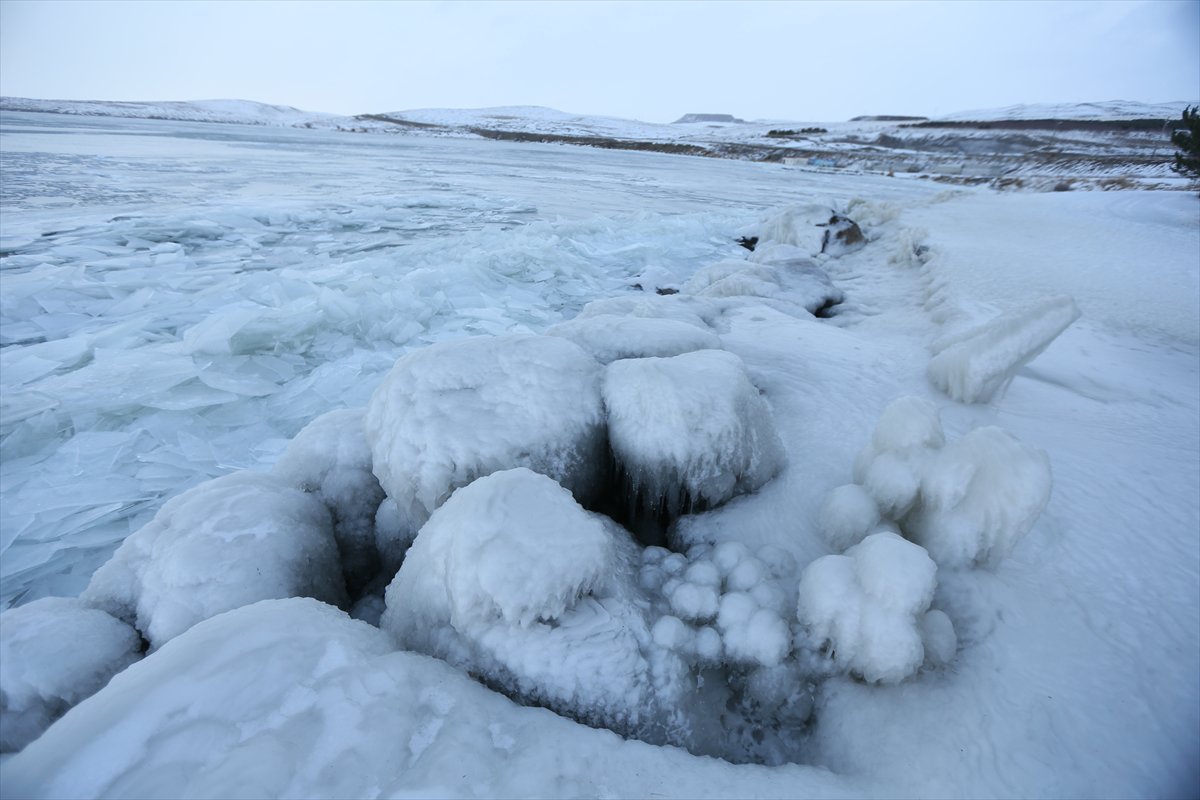 Çıldır Gölü'de dondurucu kutup soğukları