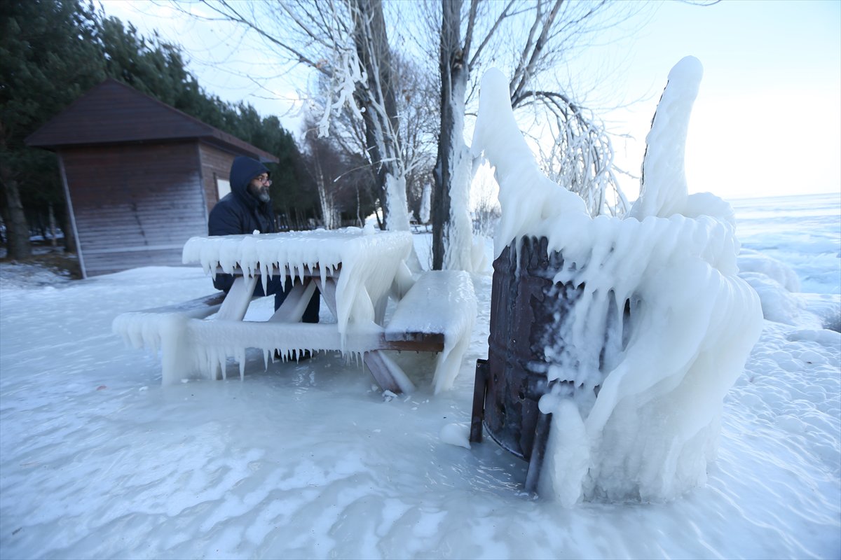 Çıldır Gölü'de dondurucu kutup soğukları