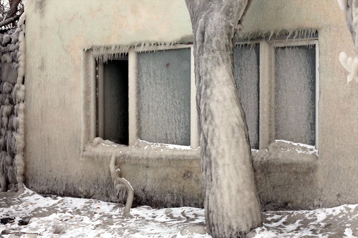 Çıldır Gölü'de dondurucu kutup soğukları