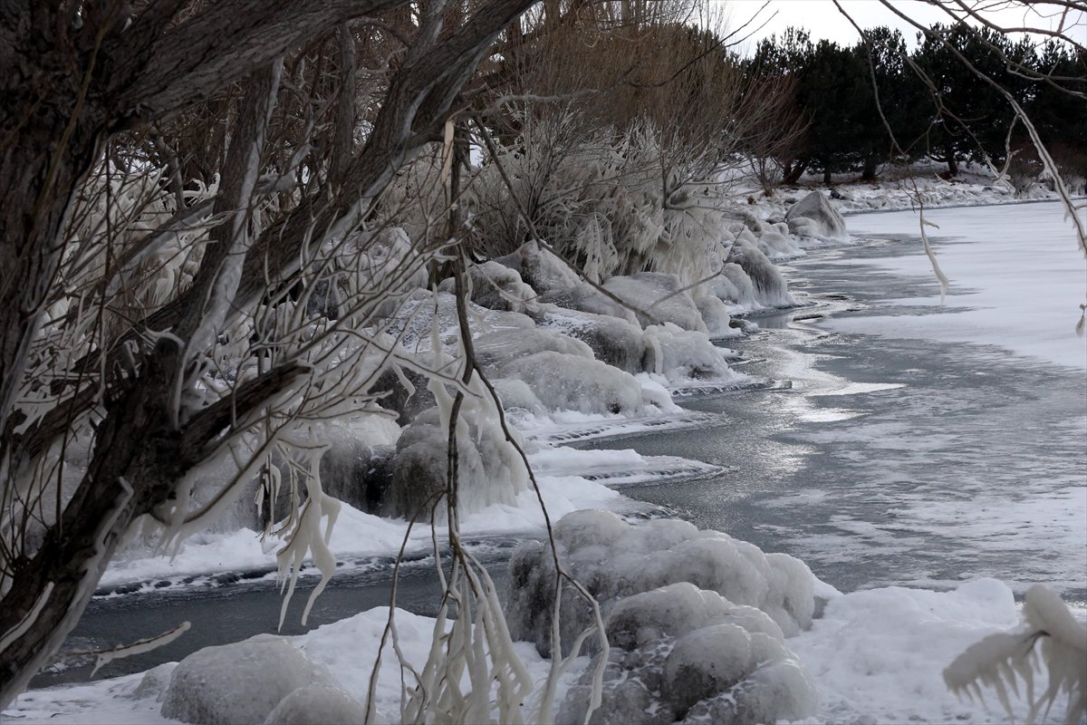 Çıldır Gölü'de dondurucu kutup soğukları