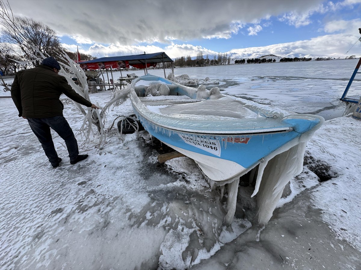 Çıldır Gölü'de dondurucu kutup soğukları