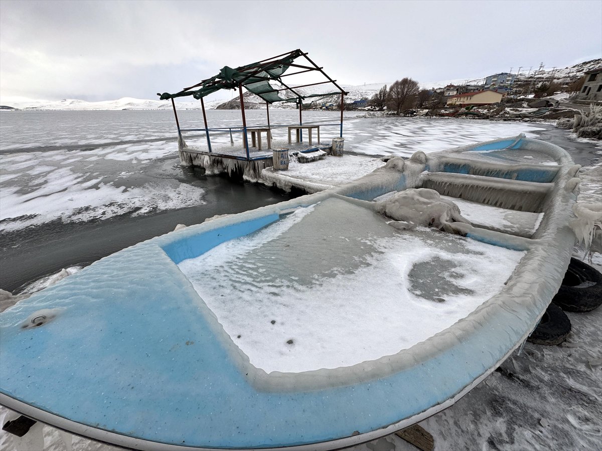 Çıldır Gölü'de dondurucu kutup soğukları