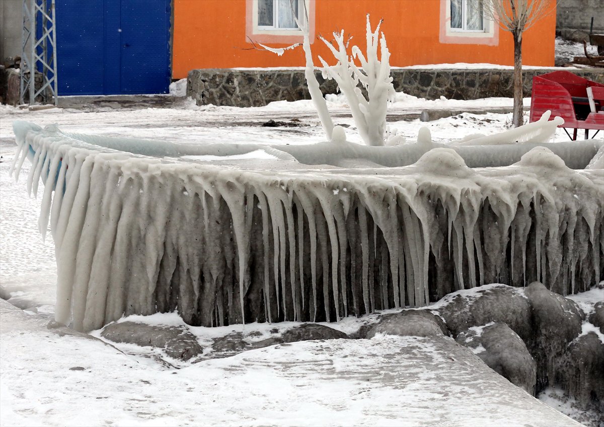 Çıldır Gölü'de dondurucu kutup soğukları