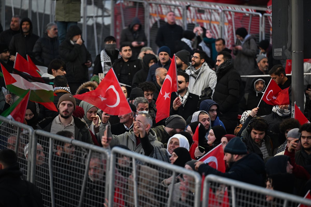 İstanbul'da tarihi Gazze yürüyüşü: Binler Galata Köprüsü'nde buluştu
