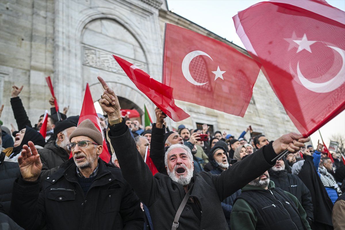İstanbul'da tarihi Gazze yürüyüşü: Binler Galata Köprüsü'nde buluştu