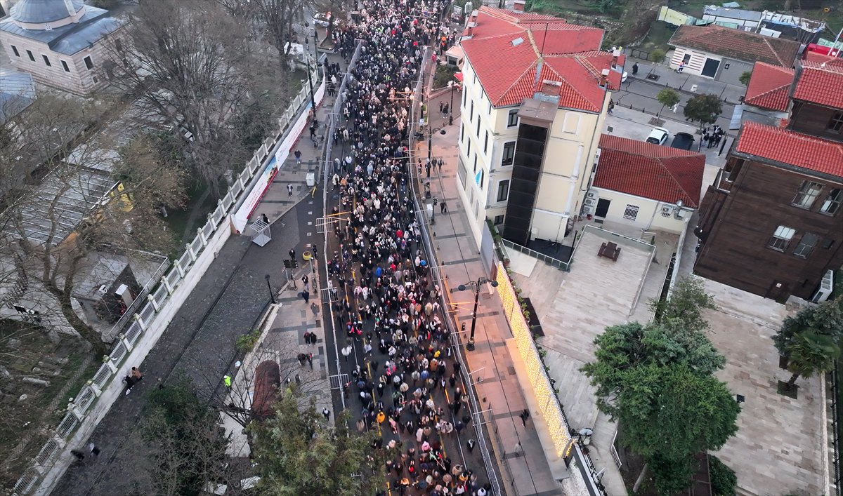 İstanbul'da tarihi Gazze yürüyüşü: Binler Galata Köprüsü'nde buluştu