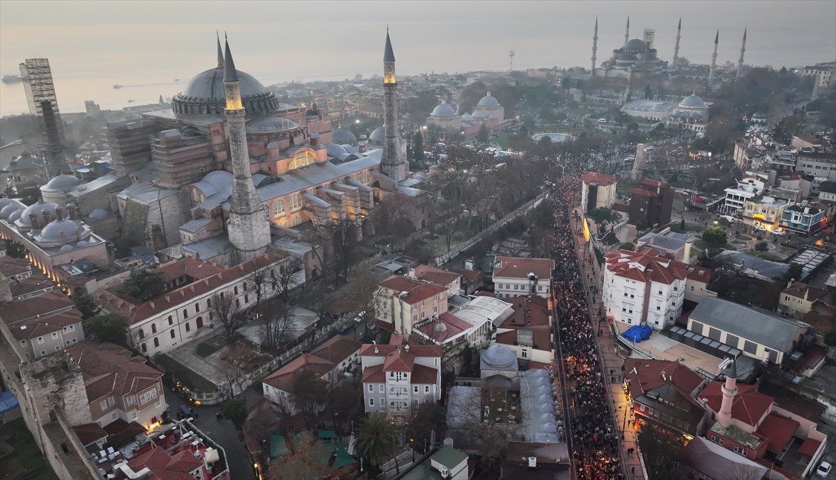 İstanbul'da tarihi Gazze yürüyüşü: Binler Galata Köprüsü'nde buluştu