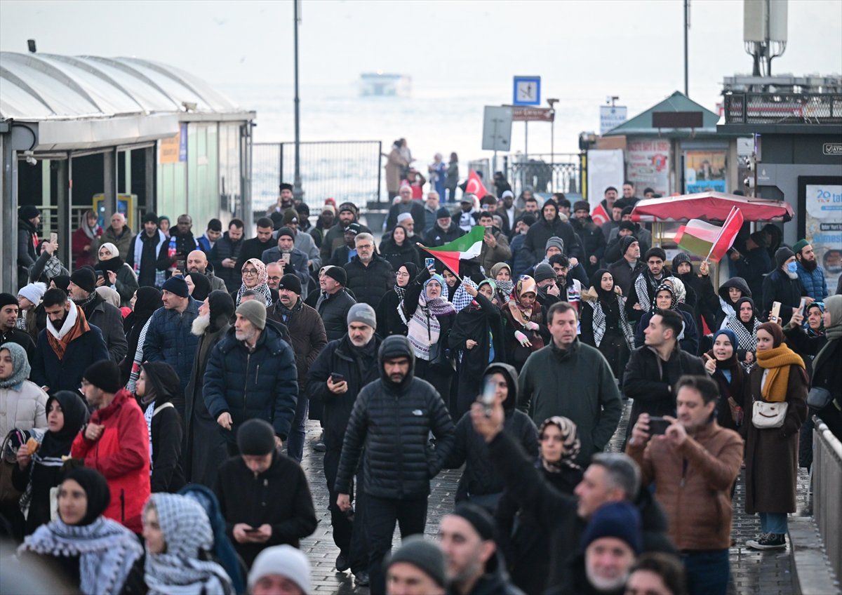 İstanbul'da tarihi Gazze yürüyüşü: Binler Galata Köprüsü'nde buluştu