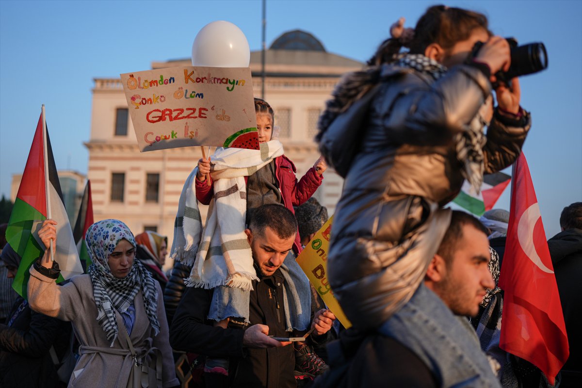 İstanbul'da tarihi Gazze yürüyüşü: Binler Galata Köprüsü'nde buluştu
