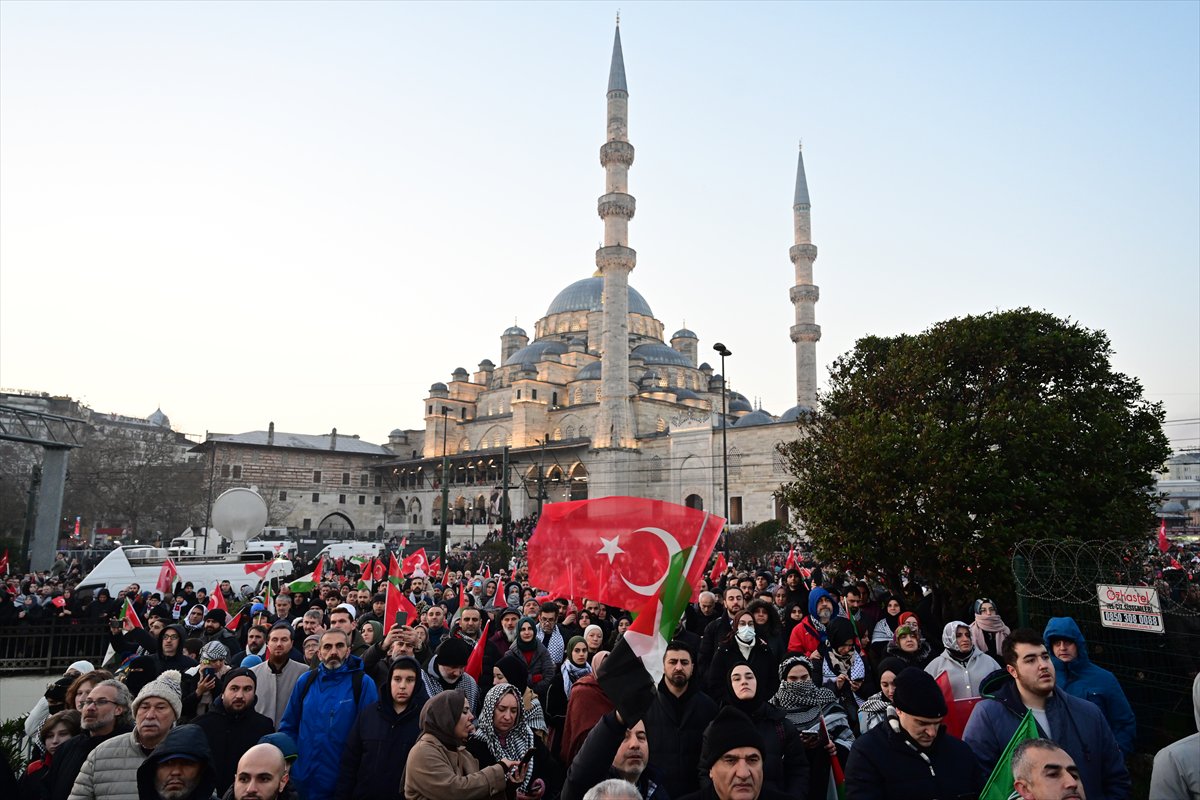 İstanbul'da tarihi Gazze yürüyüşü: Binler Galata Köprüsü'nde buluştu