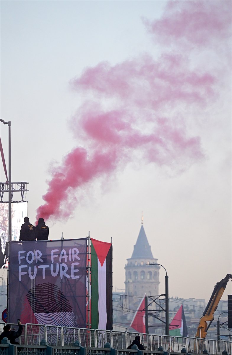 İstanbul'da tarihi Gazze yürüyüşü: Binler Galata Köprüsü'nde buluştu