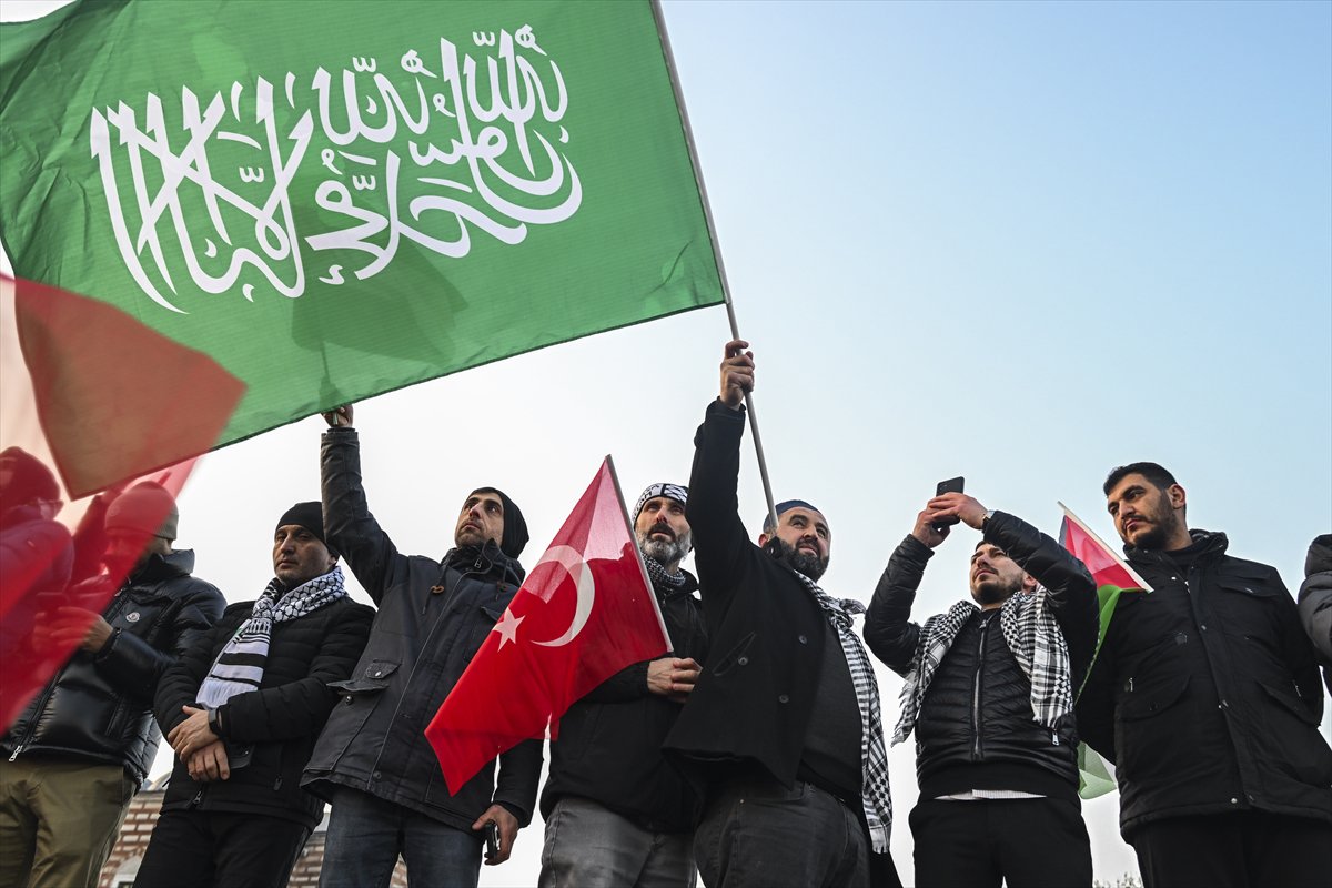 İstanbul'da tarihi Gazze yürüyüşü: Binler Galata Köprüsü'nde buluştu