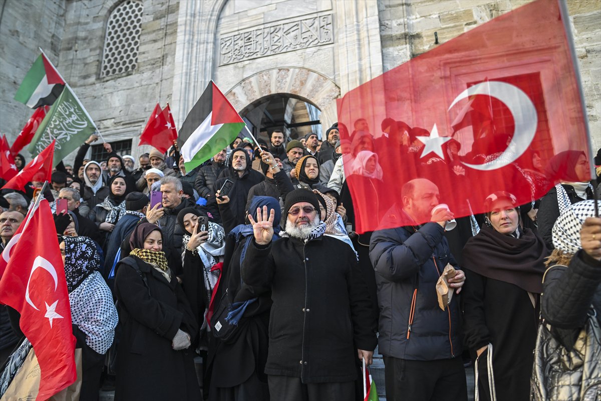 İstanbul'da tarihi Gazze yürüyüşü: Binler Galata Köprüsü'nde buluştu