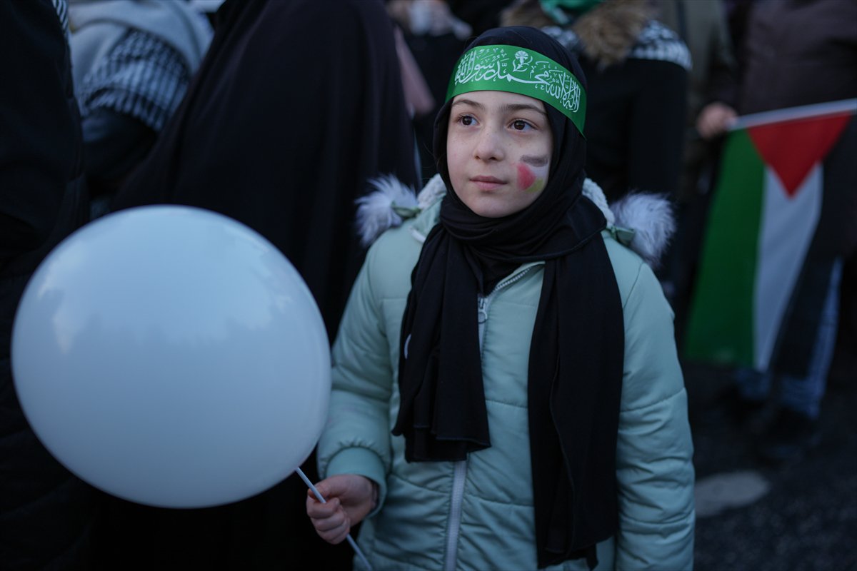 İstanbul'da tarihi Gazze yürüyüşü: Binler Galata Köprüsü'nde buluştu