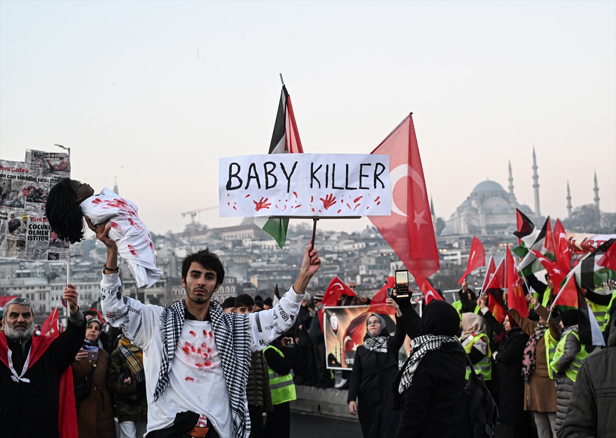 İstanbul'da tarihi Gazze yürüyüşü: Binler Galata Köprüsü'nde buluştu