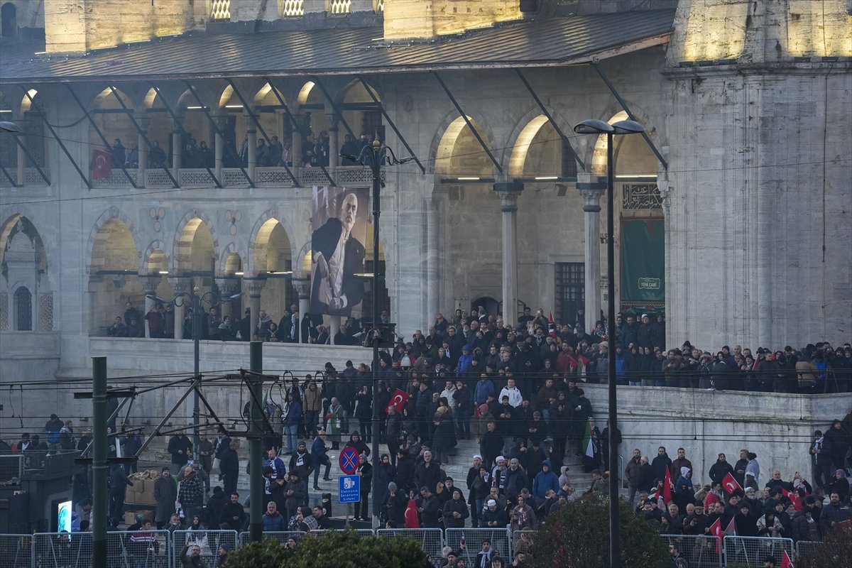 İstanbul'da tarihi Gazze yürüyüşü: Binler Galata Köprüsü'nde buluştu