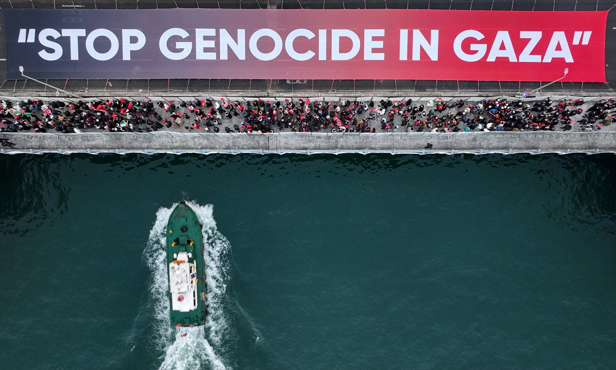 İstanbul'da tarihi Gazze yürüyüşü: Binler Galata Köprüsü'nde buluştu