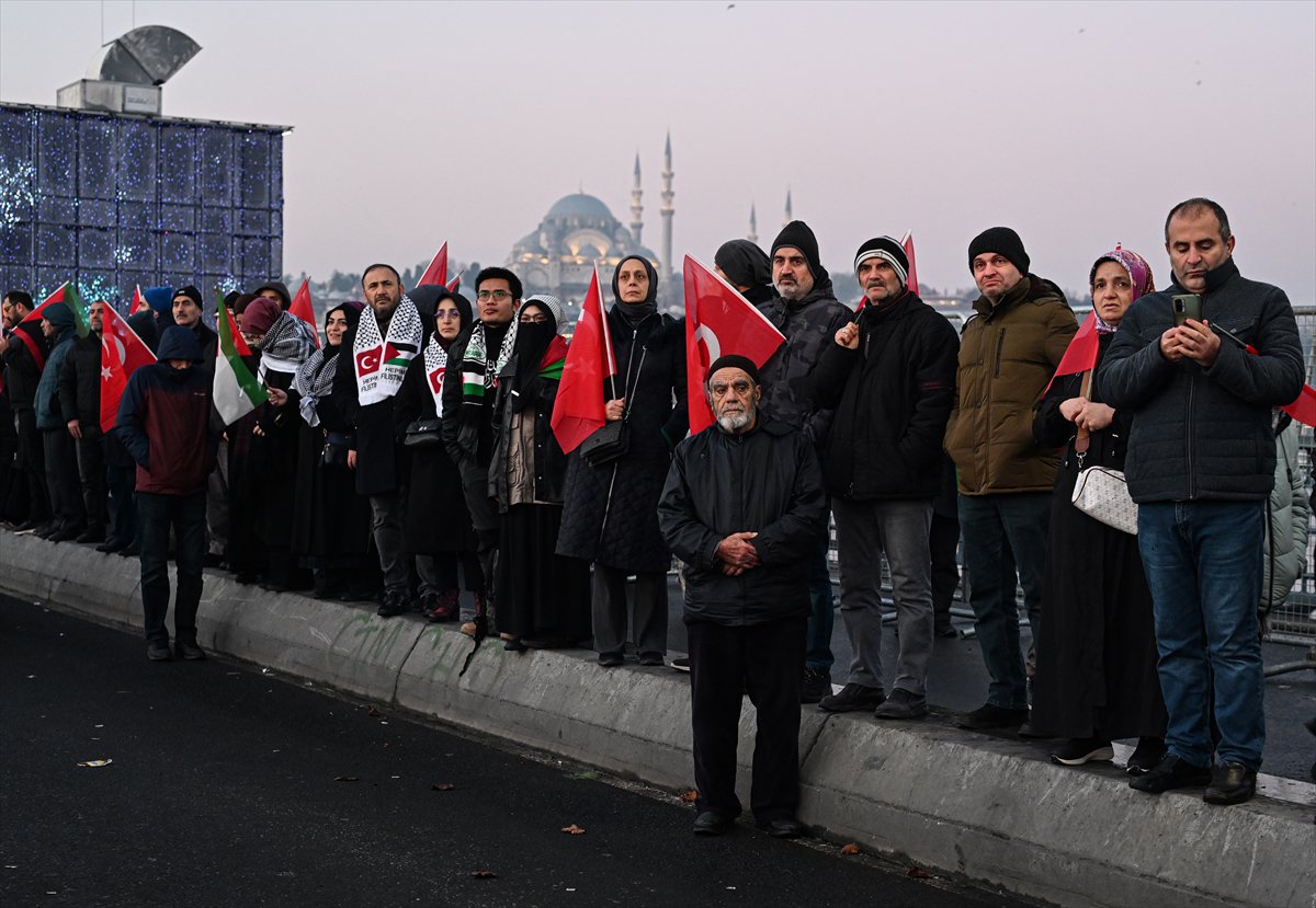 İstanbul'da tarihi Gazze yürüyüşü: Binler Galata Köprüsü'nde buluştu