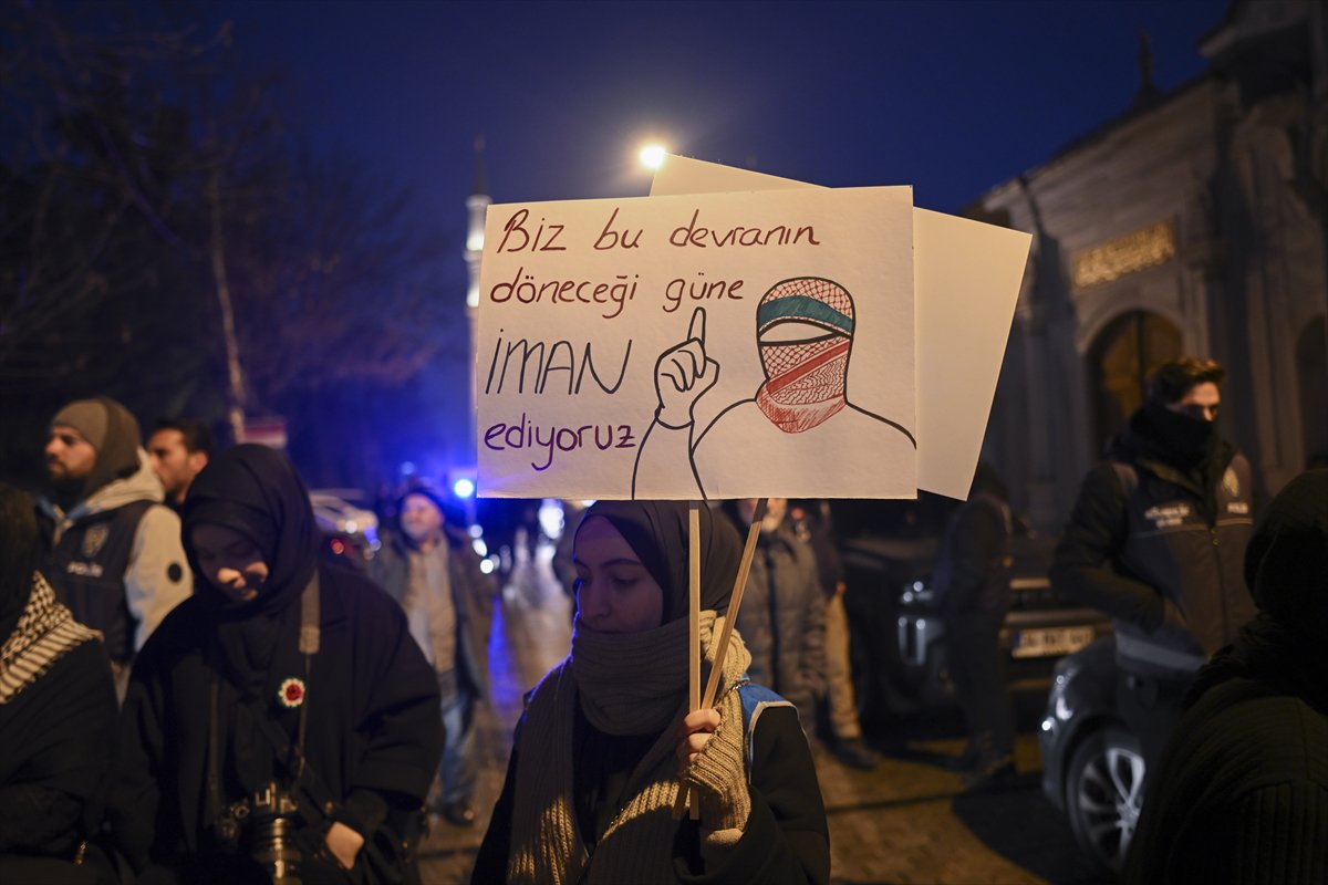 İstanbul'da tarihi Gazze yürüyüşü: Binler Galata Köprüsü'nde buluştu