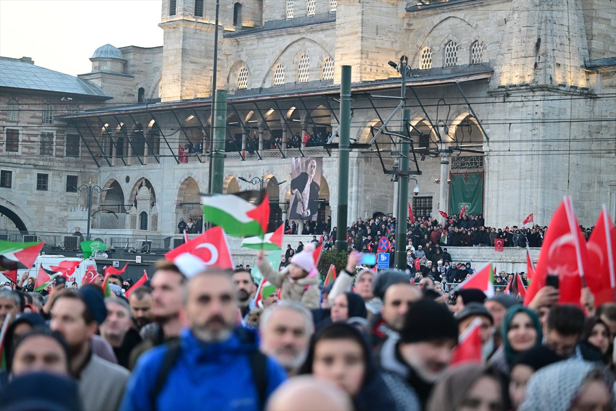 İstanbul'da tarihi Gazze yürüyüşü: Binler Galata Köprüsü'nde buluştu