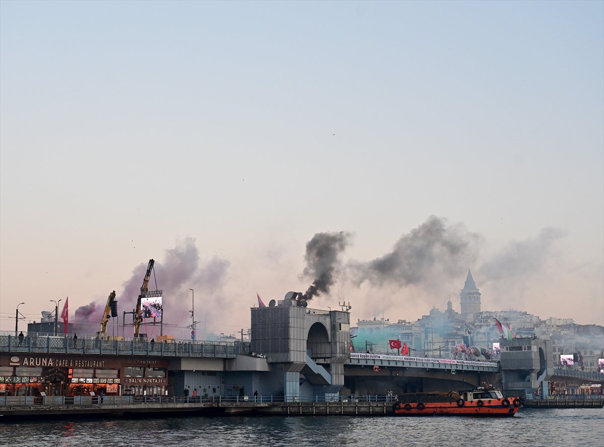 İstanbul'da tarihi Gazze yürüyüşü: Binler Galata Köprüsü'nde buluştu